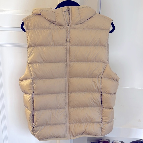 Lightweight Responsible Down Packable Puffer Vest - Picture 4 of 13